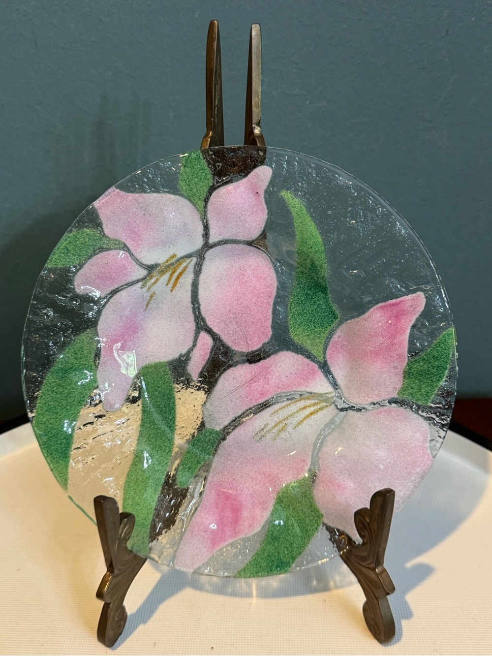 Vintage SYDENSTRICKER Pink Lily 6.75" fused glass plate - Picture 3 of 5